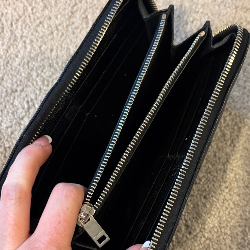 Yves Saint Laurent Black Wallet with Silver Logo - Picture 4 of 9